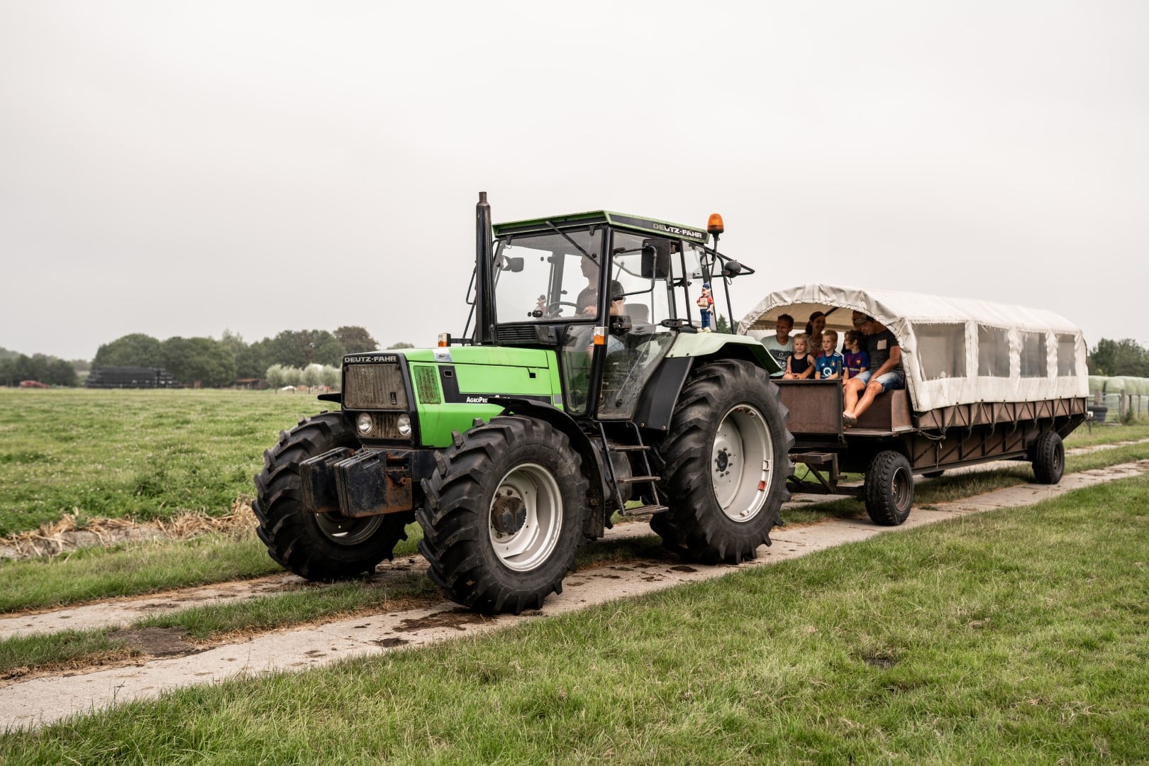 Featured image for “Huifkarrit”